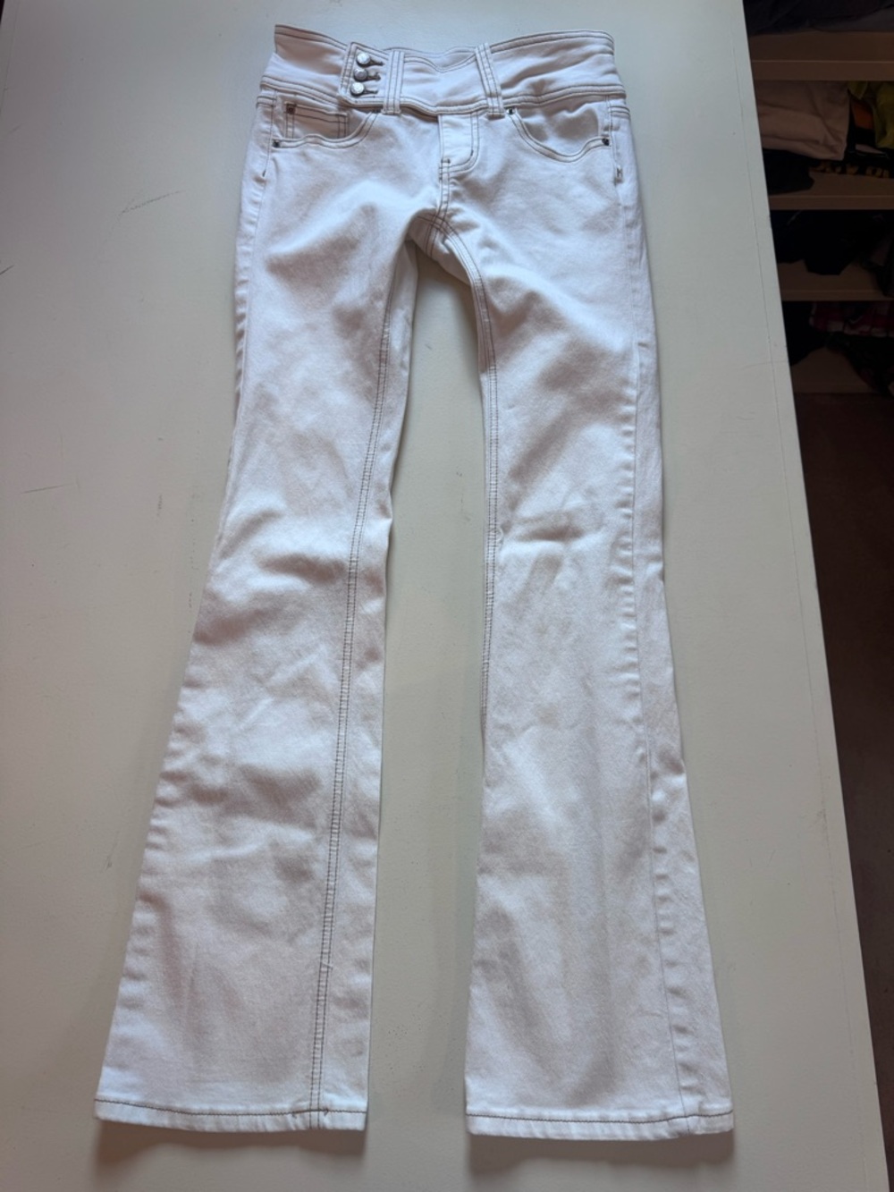 ✨Viral- BDG White High-Rise Triple Button Jeans✨
